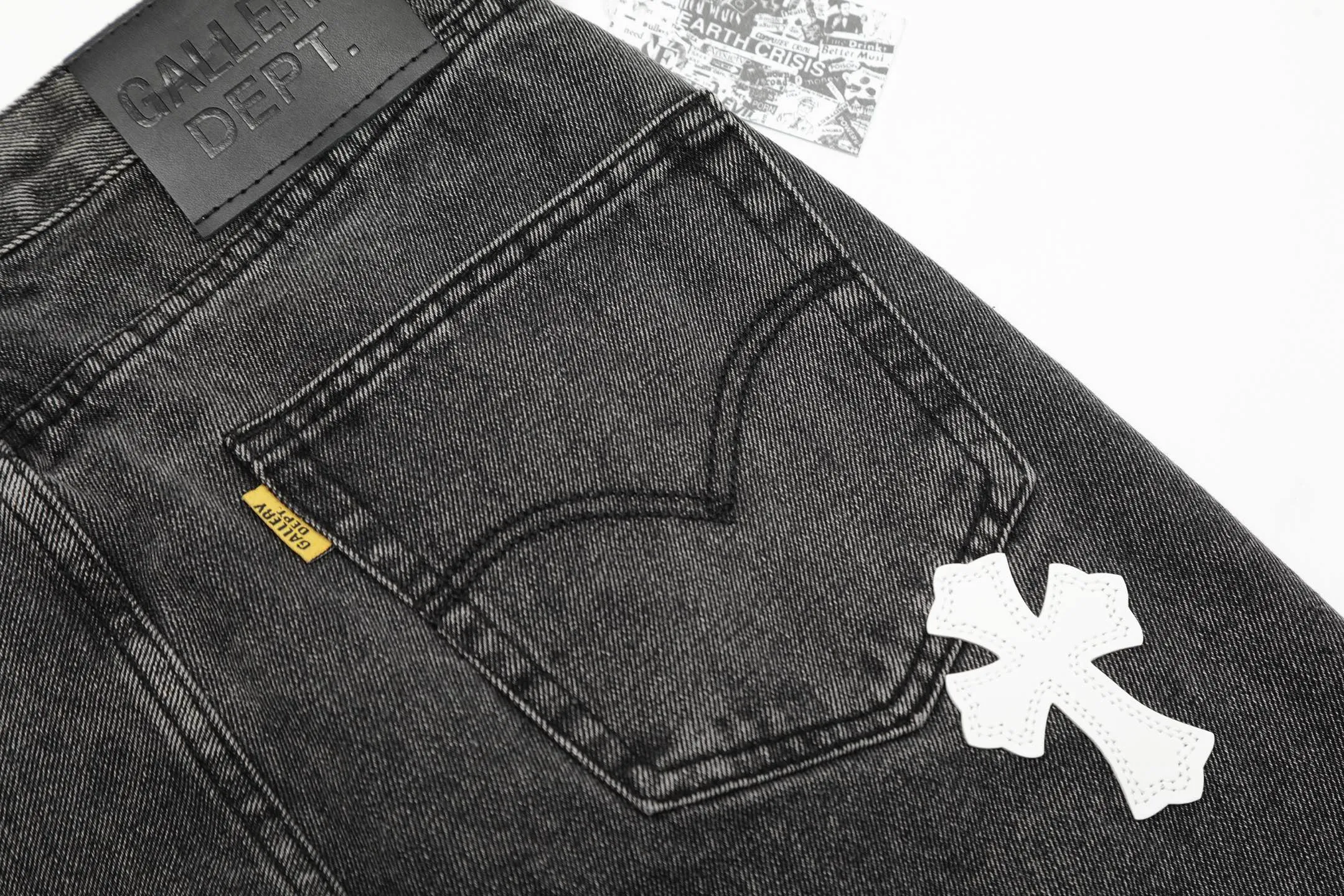 #8160 P260💰 Independent GALLERY DEPT. Vintage spliced black and gray snowflake pattern cross loose washed flared jeans - truly restore the ultimate texture of Vintage - original hardware accessories washed and other elevators, QR code analysis are all purchased from the original factory, high degree of restoration, you are welcome to compare with a certain product ~ - three-dimensional version Loose and comfortable, not picky about the figure, taller and slimmer, factory Seiko, original factory quality control, same style for men and women, can be matched with couples, versatile recommendation Essential jeans for all seasons - sizes: 28 30 32 34 36